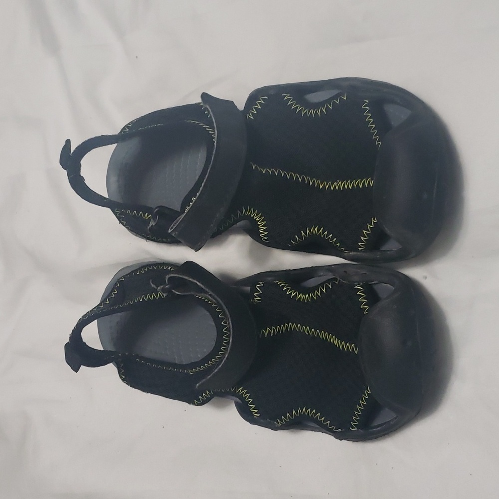 J3 Crocs